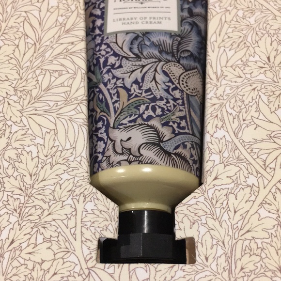 William Morris At Home Scented Hand Care Treats Boxed Set NWT England *No Cover - Picture 10 of 16